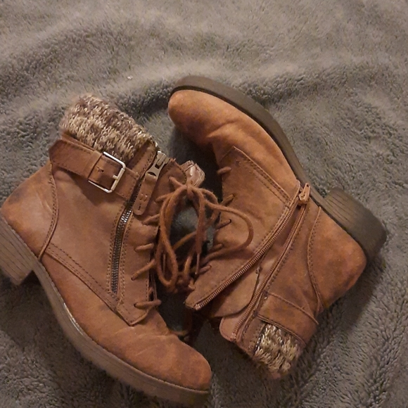 boots - Picture 1 of 4